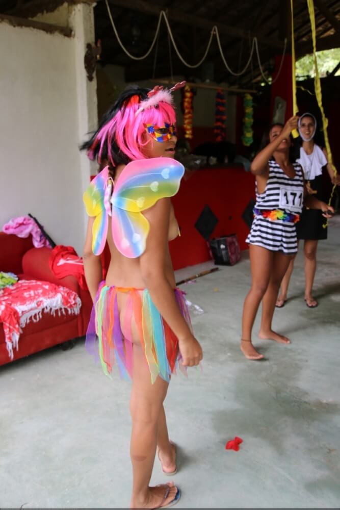 Tropical carnival photo gallery - Nudist festivals are beautiful