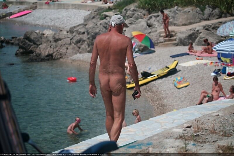 Nudist Shore Walking pics - Nudism helps to overcome shyness and insecurities