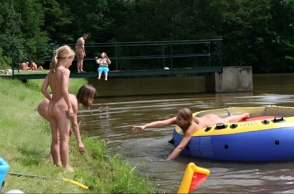 Naked Body gallery - Nature provides inspiration and energy for the practice of naturism and nudism