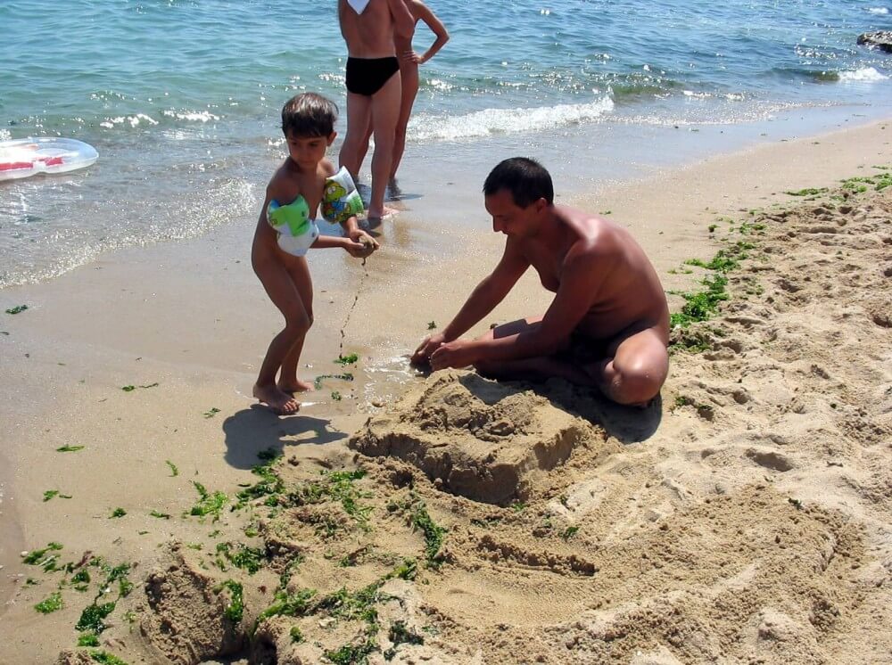 Bulgarian Sandy Paint Over - Self-confidence helps naturists achieve their goals