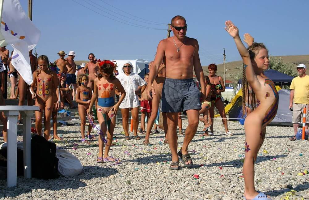 Beach Time Talent Show pics - The practice of nudism helps to overcome stereotypes and insecurities