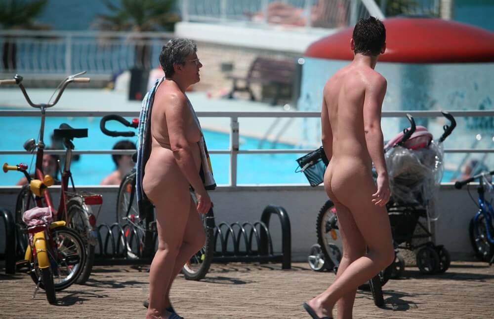 Sun-Soaked Sidewalk pics - Nature serves as the bodys natural clothing