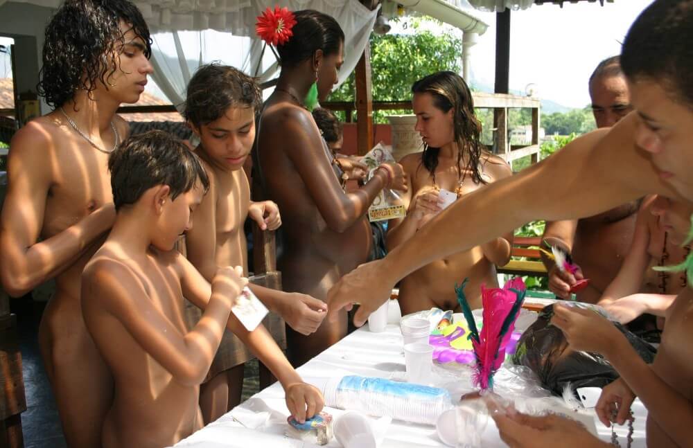 Brazilian Sunshine Beauty photos - Public nudism
