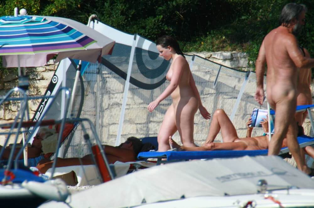 Girl Daytime Bath - Melting under the scorching sun, I sunbathe naked