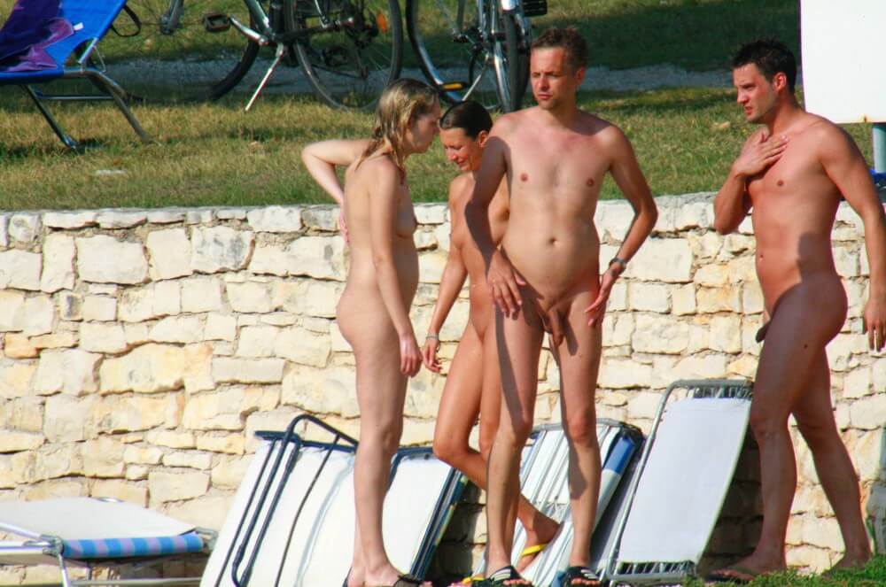 Ula FKK Couples Profile pics - Naturism teaches us to accept differences and imperfections without shame or insecurities