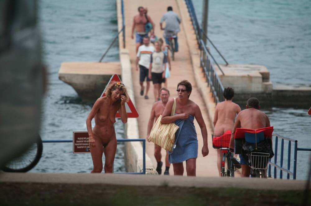 Crete FKK Bridge Crossing photos - Connoisseurs of naturism choose nature