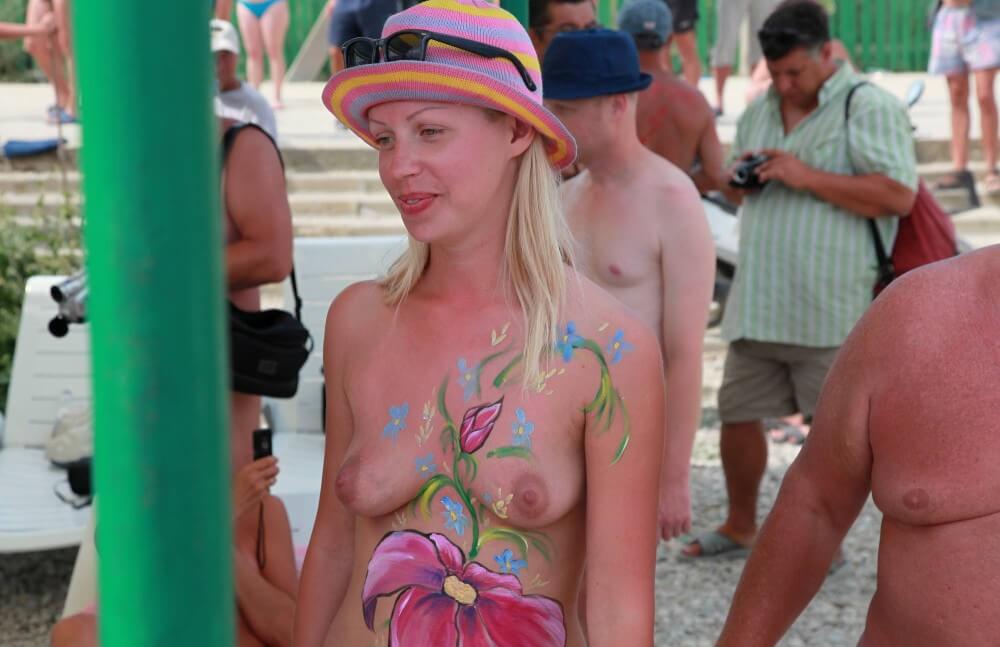 Neptune Grandpa Masters pics - Values trust and friendliness among naked people