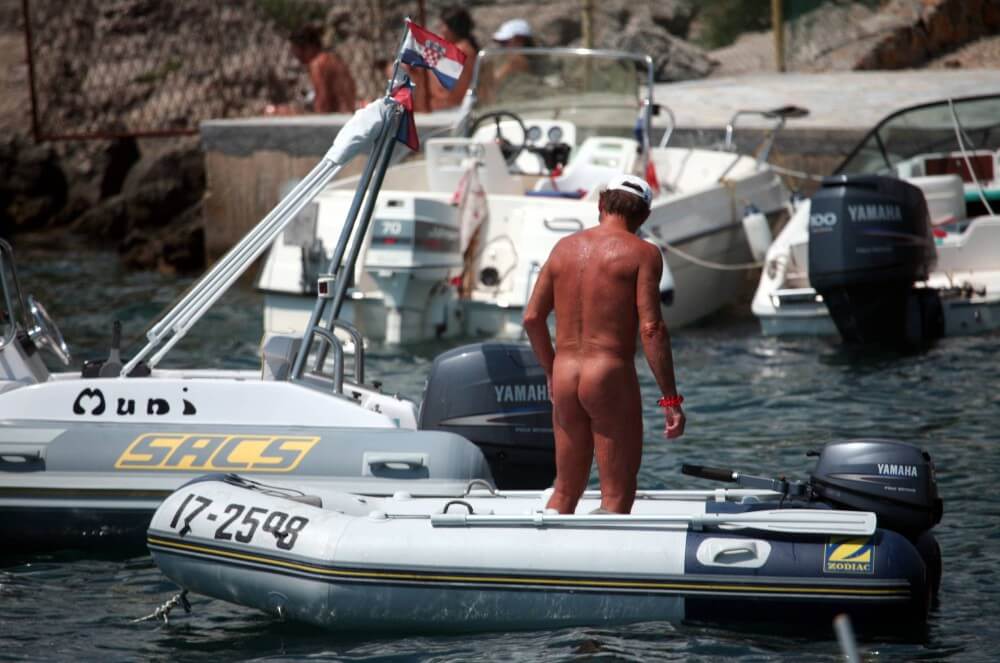 Boating and Floater Waters pics - Active naturists on vacation