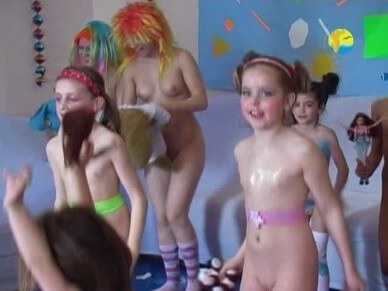 Naturism Freedom: Disco - Types of recreation in nudist destinations