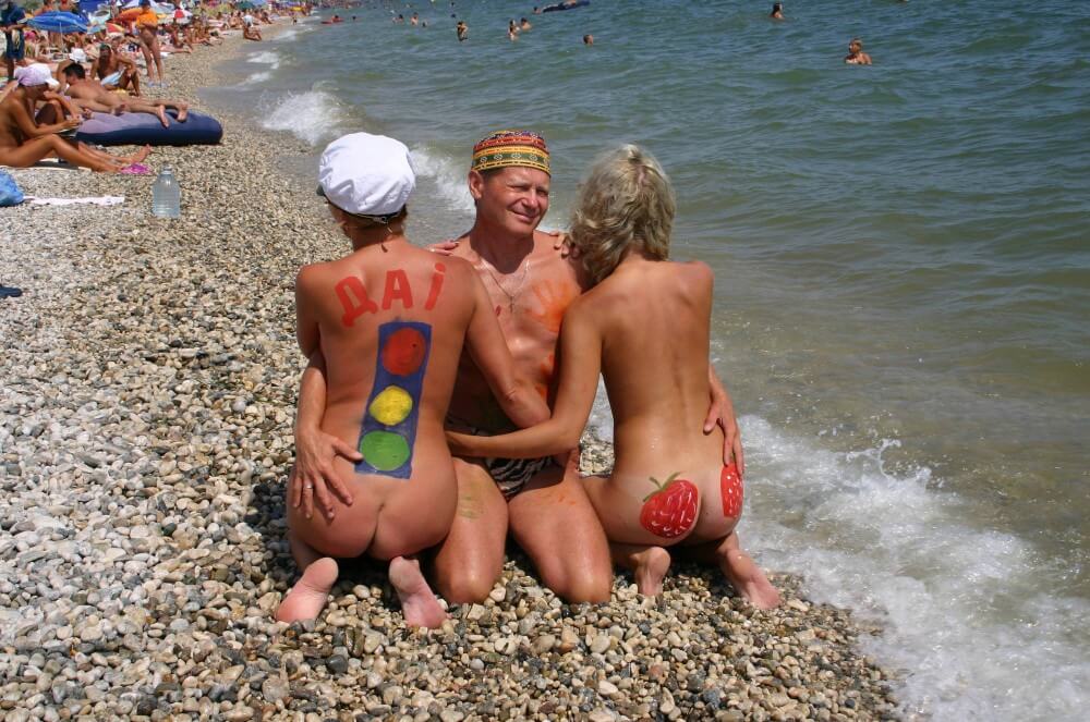 Bold Outdoor Nude Poses pics - Must always be without clothes