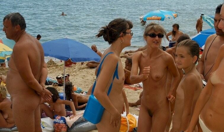 Documentary video naturism 1999 - Nudity as an expression of natural beauty