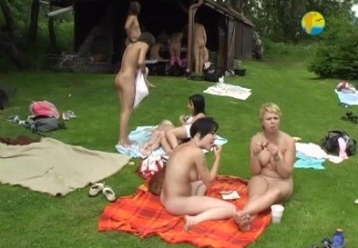 Naturist Freedom: Cottage Picnic - Naturist practices help us understand that the body is part of nature and its beauty