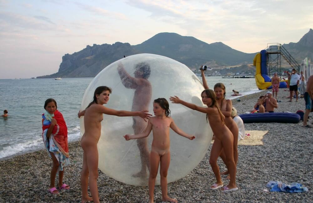 Pics Walk on the Beach Balloon - We are naked in the bosom of nature