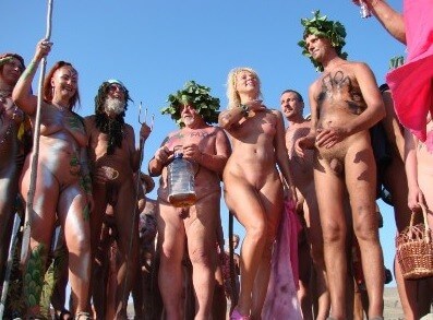 Nudism Beach Day photos - Watching naked nudists