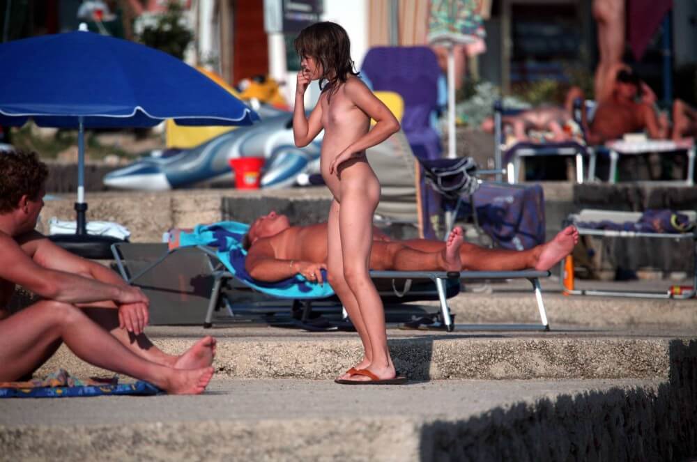 Girl Walk to Nudist Shower pics - Peace and tranquility are important values for naturists