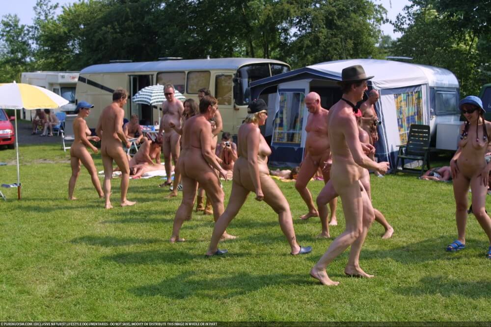 Naturism photo gallery # 53 - A slight inclination toward nudism