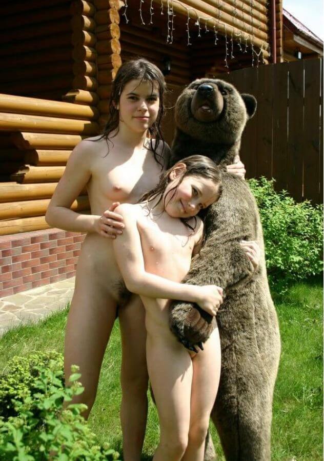 Naturism photo gallery # 57 - In naturism, sincerity and openness toward others are valued