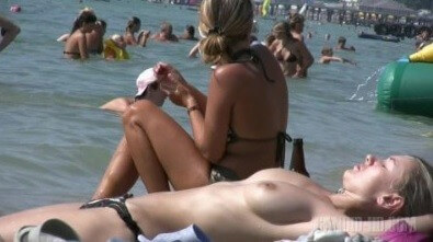 Sun Worshippers 1 - Simplicity and naturalness are valued in nudism