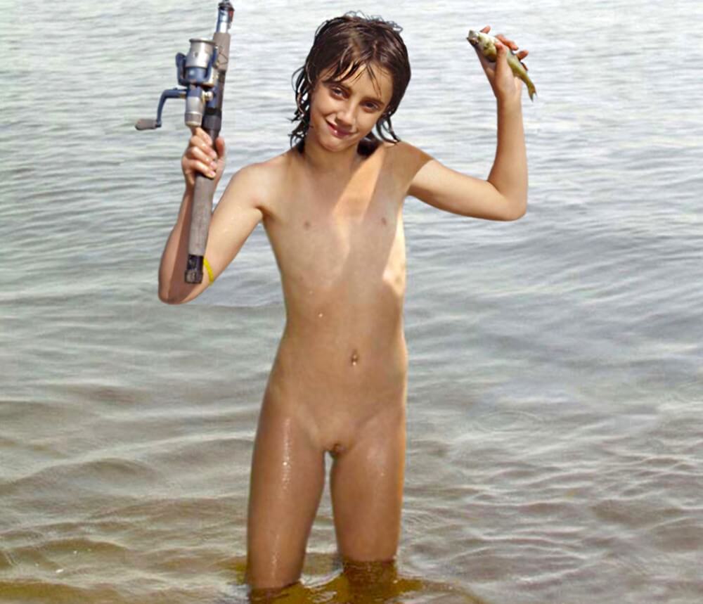 Naturism photo gallery # 42 - Naturism implies a life free of unnecessary problems
