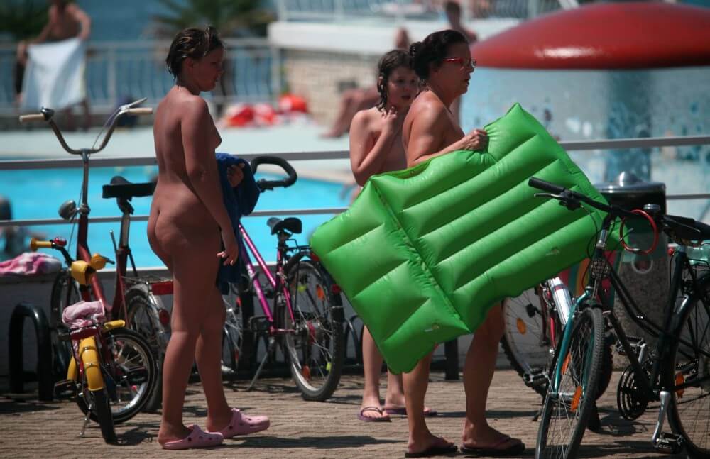 Outdoor Pool Sideliners pics - Many see bodily freedom as an important value