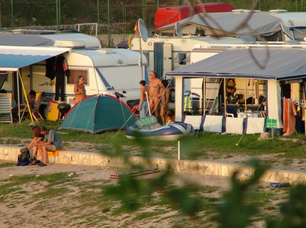 FKK Outdoor Shoreline pics - It strives for inner balance—not being afraid to be naked among those like you