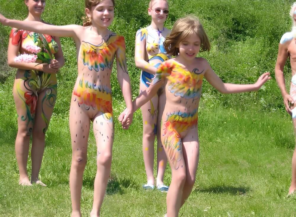 Naturism photo gallery # 29 - The Pursuit of Naturalness, Freedom, and Body Acceptance