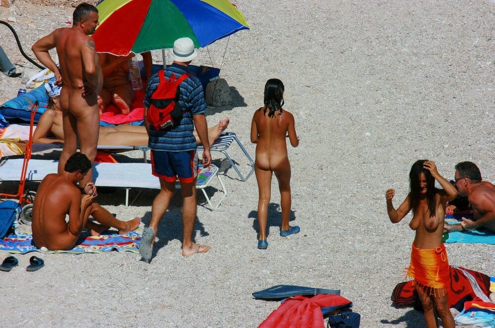 Uka FKK Beach Parenting Nudist beach pics - Naturism teaches us to accept and respect ourselves and others without inhibition