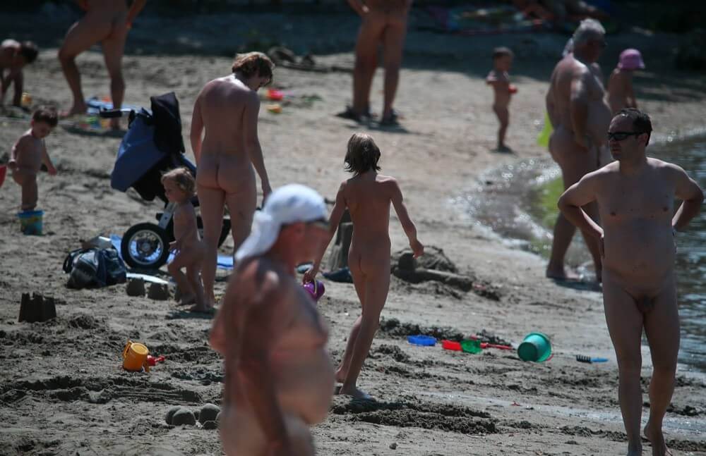 Jr Coastal Beach Paradise pics - Many beautiful people without clothes