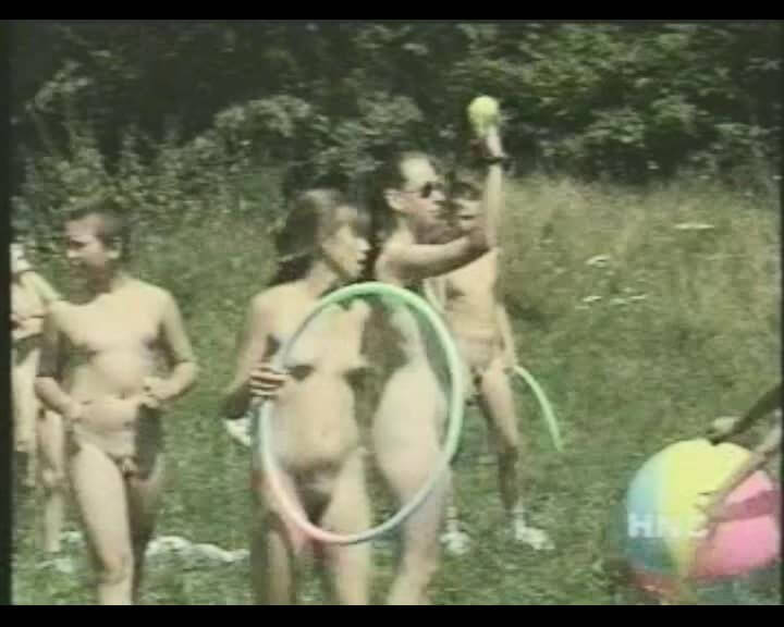 Helios Natura: Nudi Youth Weekend - Nudism promotes mental well-being