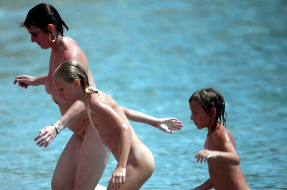 Running From the Waters pics - Striving for tolerance and respect is the code of conduct among nudists